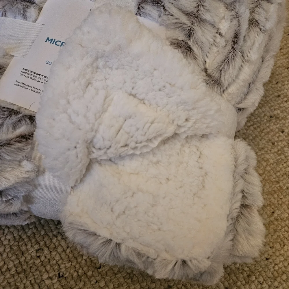 Royal Luxe Reversible Micromink Faux Sherpa Tie Dye Throw NWT